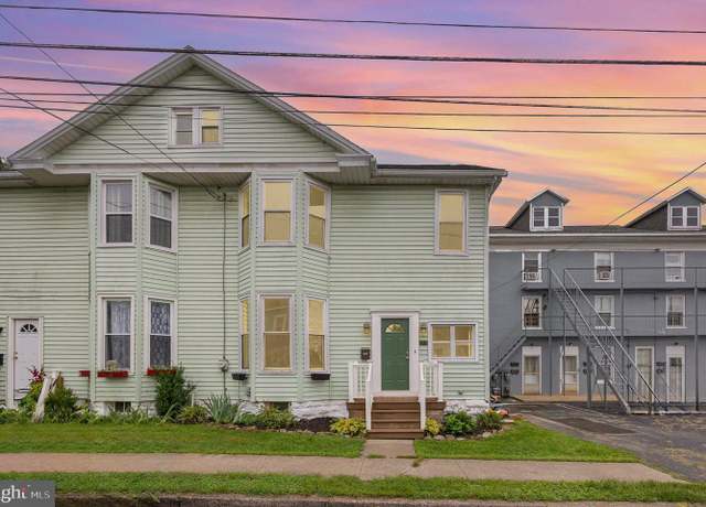 Property at 109 E 2nd St, Hummelstown, PA 17036, 4 beds, 2.5 baths
