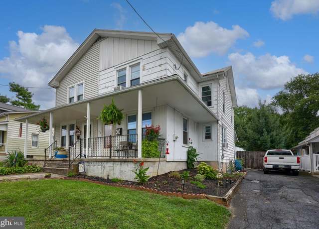 Property at 137 Martin Ave, Ephrata, PA 17522, 3 beds, 1 bath