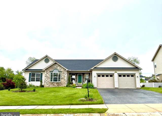 Property at 3467 Merlot Ct, York, PA 17404, 5 beds, 3 baths
