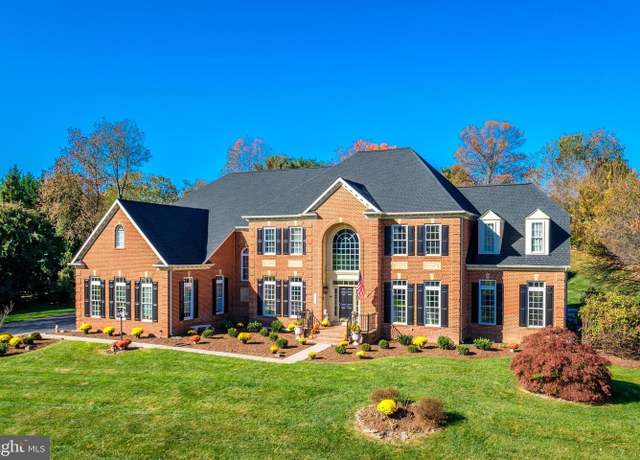 Property at 816 Polo Pl, Great Falls, VA 22066, 7 beds, 6.5 baths