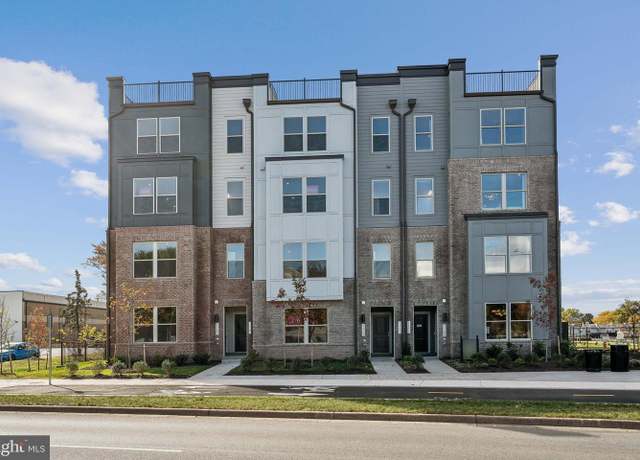 Property at 2141 Glacier Rd, Herndon, VA 20170, 2 beds, 2.5 baths