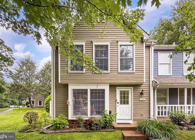 Property at 1581 Poplar Grove Dr, Reston, VA 20194, 3 beds, 2.5 baths