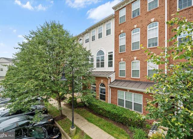 Property at 6124 Aster Haven Cir, Haymarket, VA 20169, 2 beds, 2.5 baths
