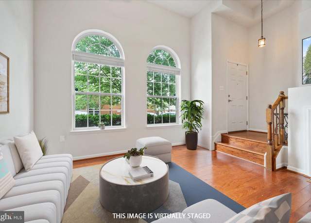 Property at 6124 Aster Haven Cir, Haymarket, VA 20169, 2 beds, 2.5 baths