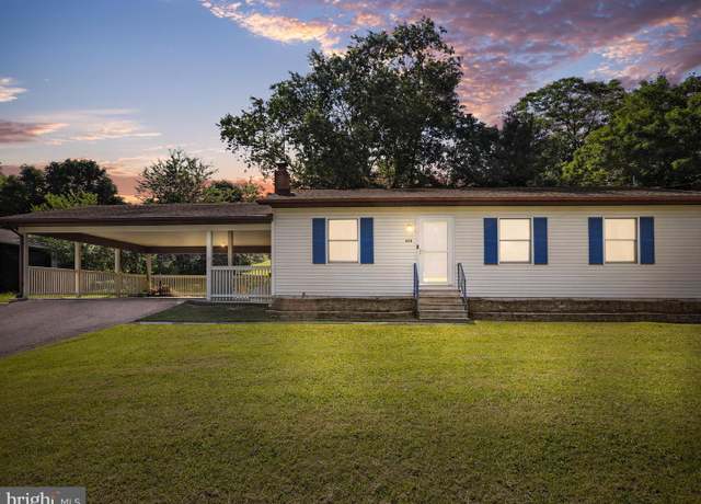 Property at 674 Harrison Ave, Berkeley Springs, WV 25411, 3 beds, 2 baths