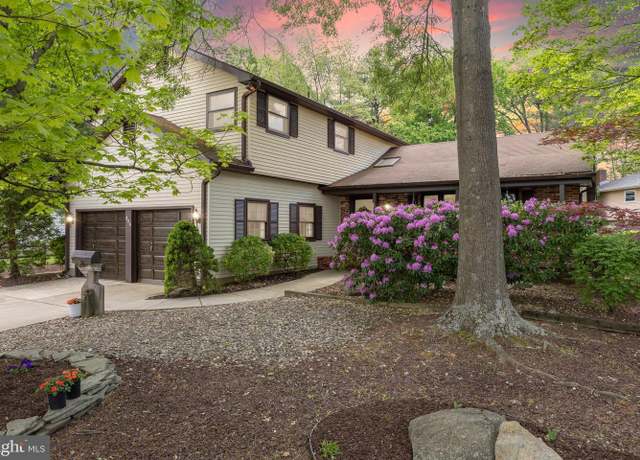 Property at 886 Lafayette Dr, Mount Laurel, NJ 08054, 4 beds, 2.5 baths