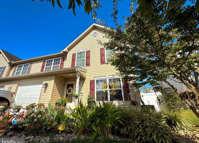 Property at 1027 Daisy Dr, Temple, PA 19560, 3 beds, 3.5 baths