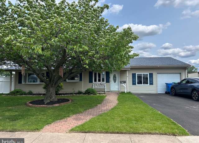 Property at 44 Sugarmaple Ln, Levittown, PA 19055, 3 beds, 2 baths