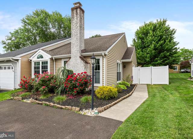 Property at 226 Oakridge Dr, Langhorne, PA 19047, 2 beds, 1 bath