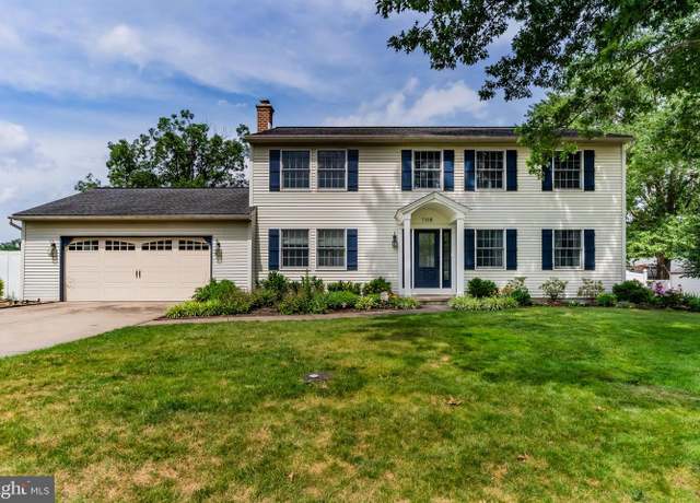 Property at 708 Carriage Ln, Mechanicsburg, PA 17050, 4 beds, 2.5 baths