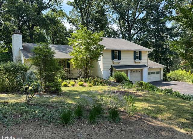 Property at 325 Greene Rd, Berwyn, PA 19312, 3 beds, 2.5 baths