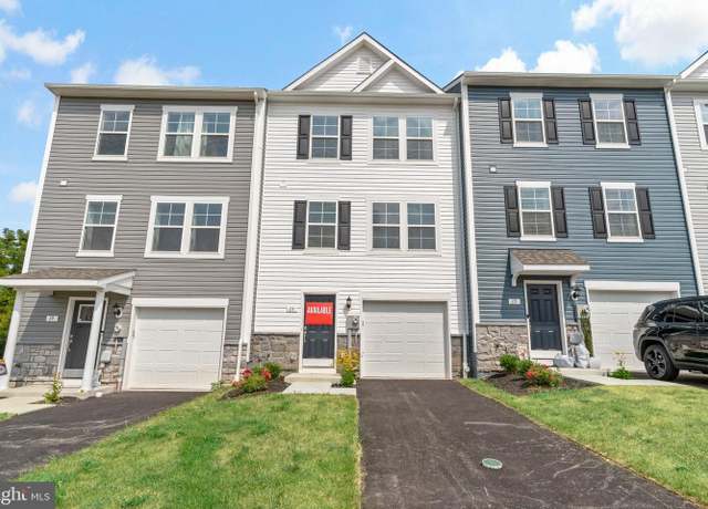 Property at 17 Angus Dr, Hanover, PA 17331, 3 beds, 3 baths