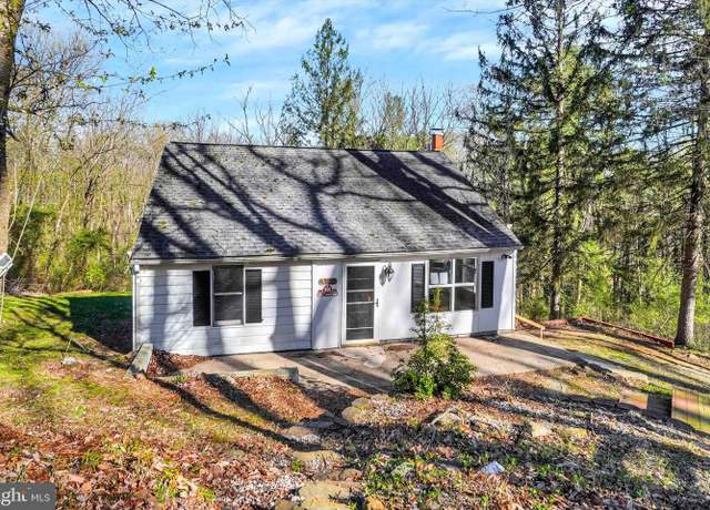 Property at 1322 Grove Ln, Seven Valleys, PA 17360, 3 beds, 1 bath