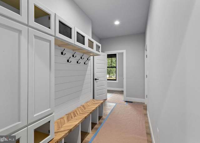 Property at 3200 Lakeview Pkwy, Locust Grove, VA 22508, 5 beds, 3.5 baths