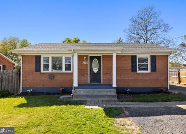 Property at 247 Walton St, Strasburg, VA 22657, 3 beds, 2 baths