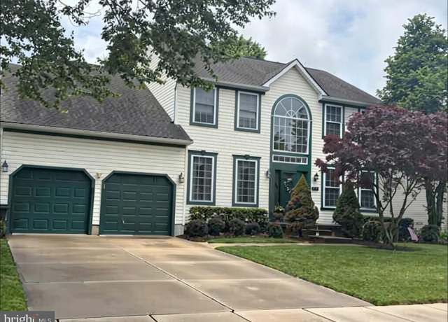 Property at 14 Thornhill Dr, Lumberton, NJ 08048, 5 beds, 2.5 baths