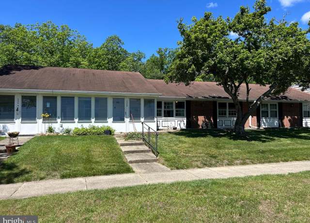 Property at 246-B Jefferson Ct, Lakewood, NJ 08701, 2 beds, 1 bath