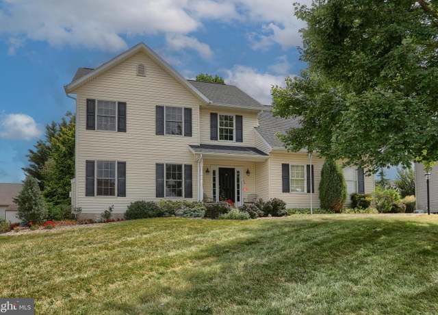 Property at 16 Barberry Ln, Lebanon, PA 17042, 4 beds, 2.5 baths