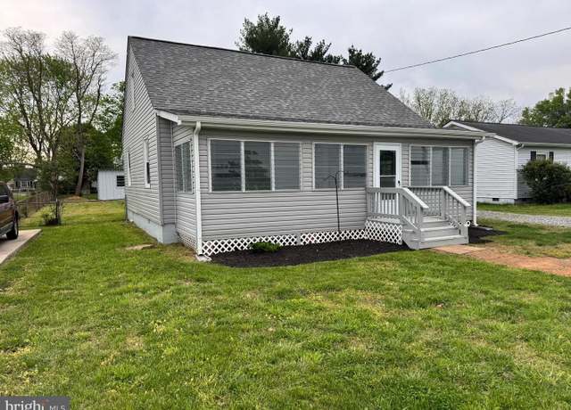 Property at 206 Powell St, Fredericksburg, VA 22408, 4 beds, 2.5 baths