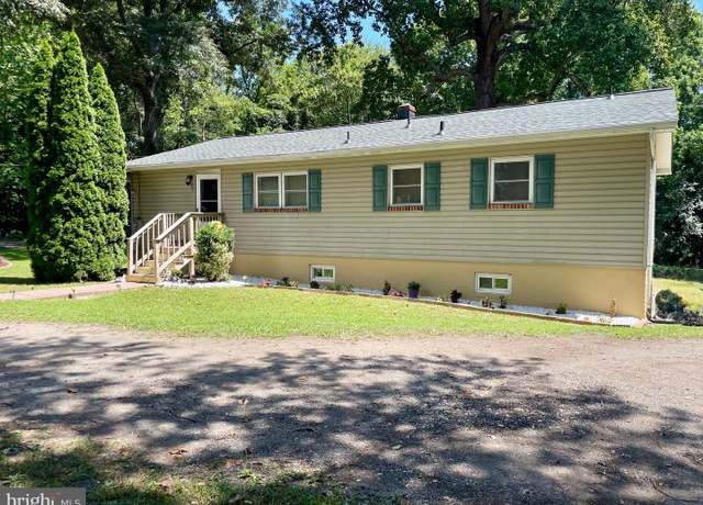 Property at 3075 Plum Point Rd, Huntingtown, MD 20639, 3 beds, 2.5 baths