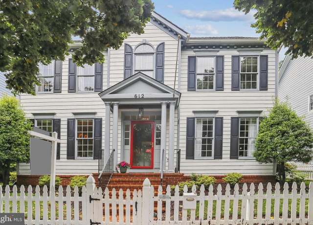 Property at 612 Kent Oaks Way, Gaithersburg, MD 20878, 4 beds, 2.5 baths