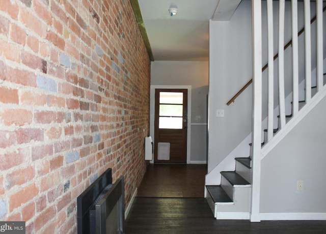 Property at 236 N Locust St, Hagerstown, MD 21740, 2 beds, 1 bath