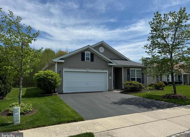 Property at 32 Fitzgerald Ln, Columbus, NJ 08022, 2 beds, 2 baths