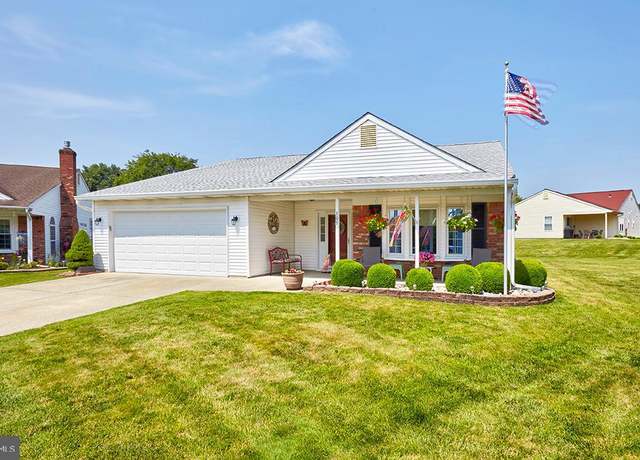 Property at 105 Country Cir, Columbus, NJ 08022, 2 beds, 2 baths
