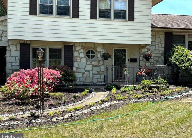 Property at 901 Kingston Dr, Cherry Hill, NJ 08034, 3 beds, 2.5 baths