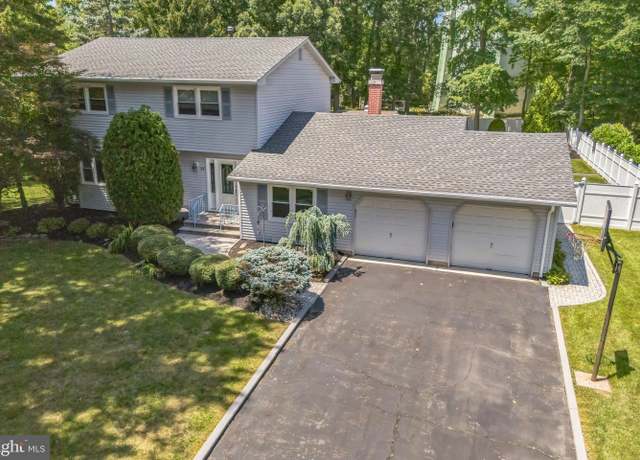 Property at 22 Woodland Dr, East Windsor, NJ 08520, 4 beds, 2.5 baths