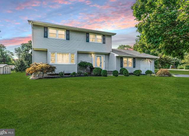 Property at 28 Woodland Dr, Hightstown, NJ 08520, 4 beds, 3 baths