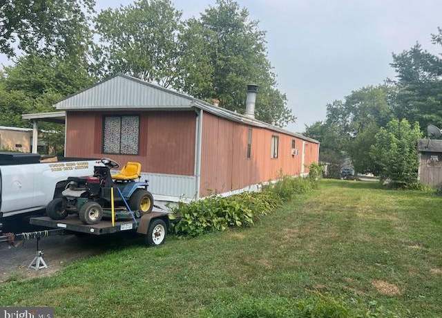 Property at 36 Aspen Ln, Carlisle, PA 17015, 2 beds, 1 bath