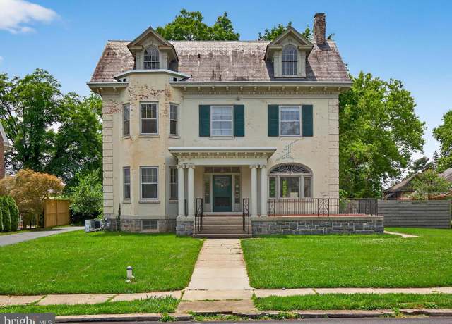 Property at 1070 Wheatland Ave, Lancaster, PA 17603, 5 beds, 4 baths