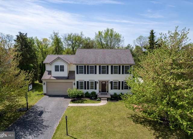 Property at 922 Willow Ridge Dr, York, PA 17404, 4 beds, 2.5 baths