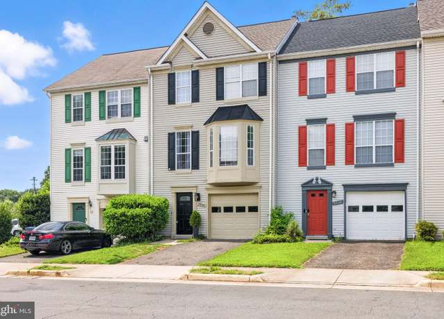 Property at 5940 Baron Kent Ln, Centreville, VA 20120, 3 beds, 2.5 baths