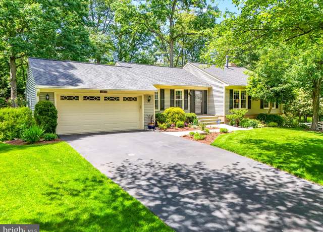 Property at 12006 Pebble Brooke Ct, Woodbridge, VA 22192, 4 beds, 2 baths