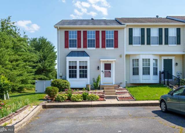 Property at 18 E Galloway Ct, Newark, DE 19711, 2 beds, 2.5 baths