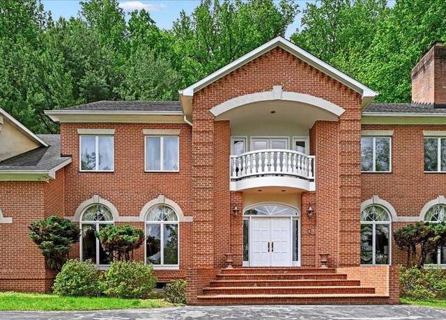 Property at 5 Chamaral Ct, Cockeysville, MD 21030, 6 beds, 5 baths