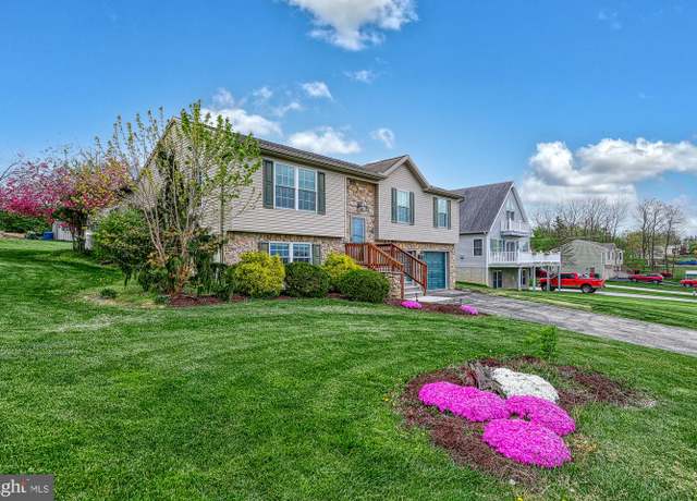 Property at 18 Schofield Dr, East Berlin, PA 17316, 3 beds, 2.5 baths