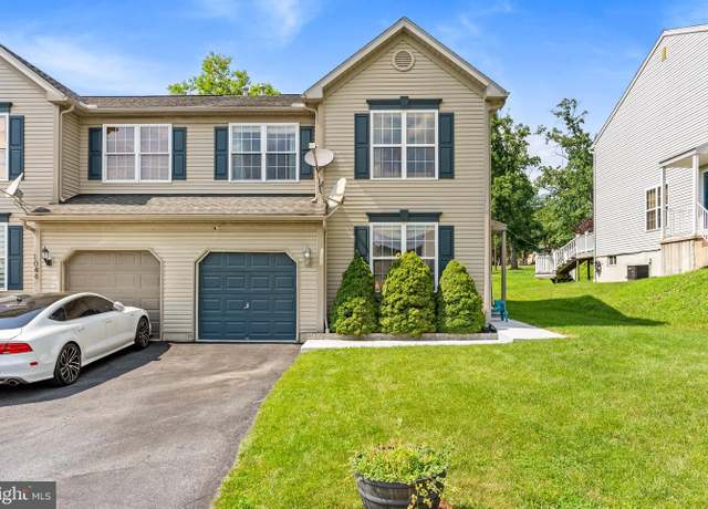 Property at 1046 Alexander Dr, Temple, PA 19560, 3 beds, 2.5 baths