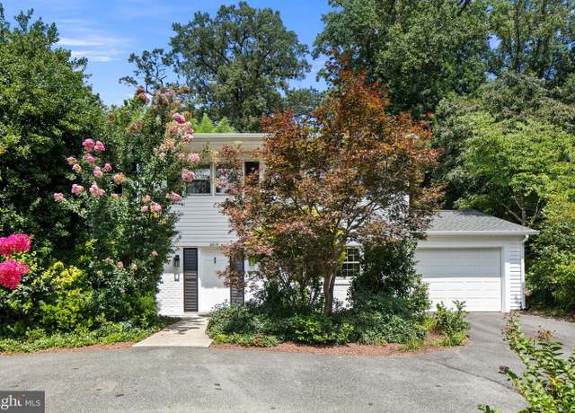 Property at 2819 Lorcom Ln, Arlington, VA 22207, 5 beds, 2.5 baths