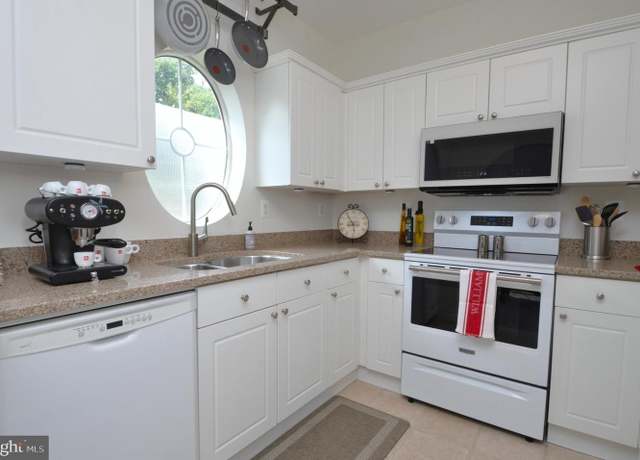 Property at 4561 Strutfield Ln #3115, Alexandria, VA 22311, 2 beds, 1 bath