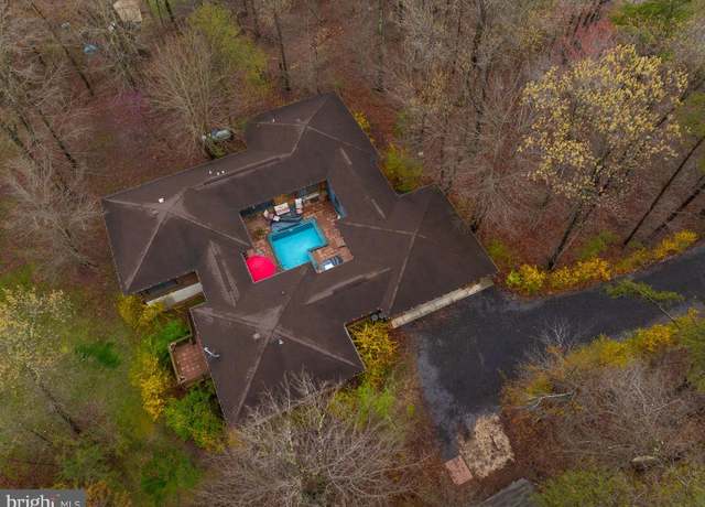 Property at 327 Carmel Rd, Hedgesville, WV 25427, 3 beds, 2 baths