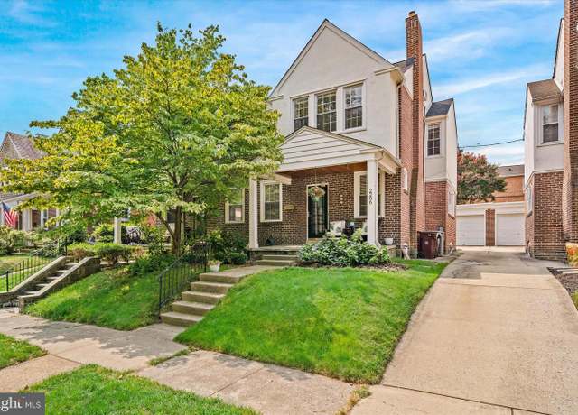 Property at 2206 W Eleventh St, Wilmington, DE 19805, 3 beds, 2 baths