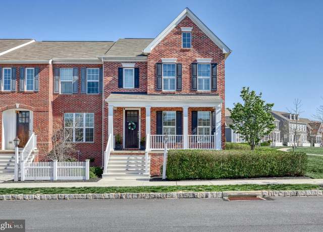 Property at 39 Meadow Creek Ln, Mechanicsburg, PA 17050, 3 beds, 2.5 baths