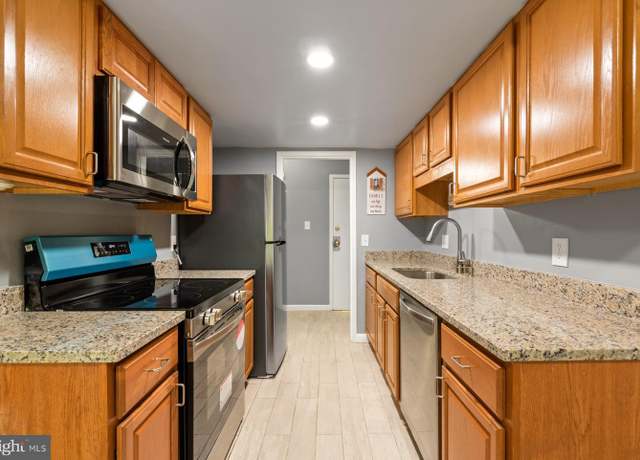 Property at 11631 Stoneview Square 11631 Stoneview Square 12c Reston Va 20191 Unit 12C, Reston, VA 20191, 3 beds, 2 baths