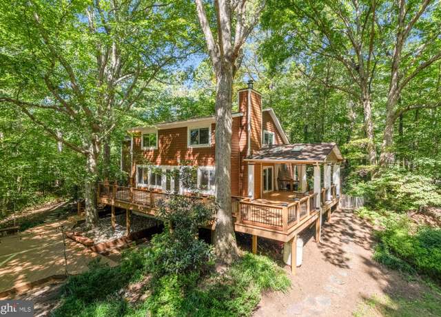 Property at 11203 Silverleaf Dr, Fairfax Station, VA 22039, 4 beds, 2.5 baths