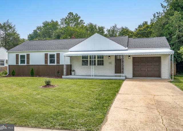Property at 10 E Clairmont Dr, Newark, DE 19702, 3 beds, 1.5 baths