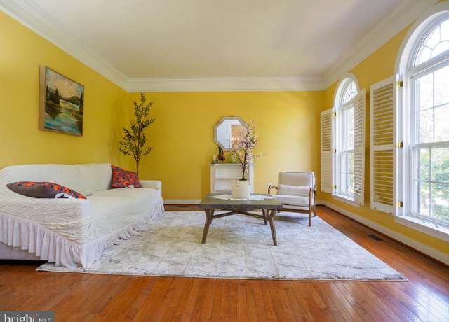 Property at 7904 Windsor Knoll Ln, Laytonsville, MD 20882, 6 beds, 5 baths