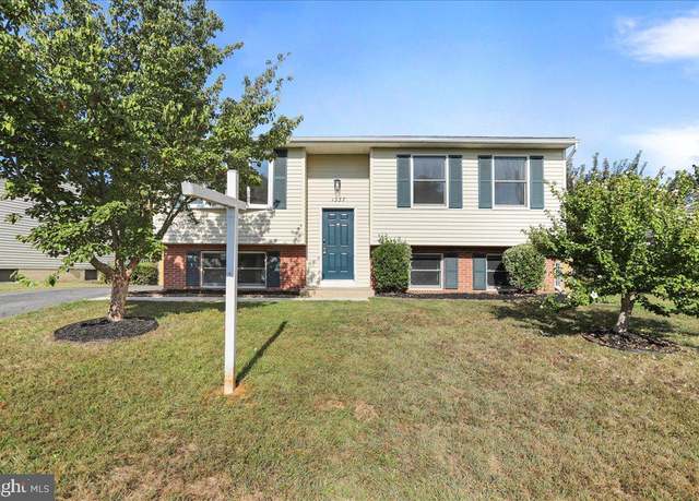 Property at 1337 Cedarwood Dr, Hagerstown, MD 21742, 4 beds, 2 baths